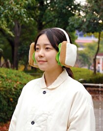 「サンドイッチの具」になれるイヤーマフが爆誕　「企画デザイン2時」の新グッズに8万いいね