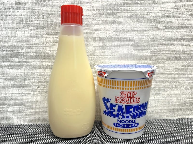 マヨネーズとシーフードヌードル