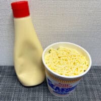 マヨネーズで麺が見えない！シーフードヌードルの「1番美味しい食べ方」を試してみた