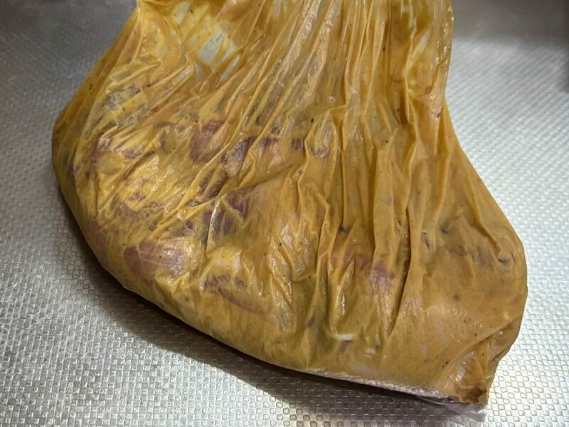 袋の上からよく揉み込みます