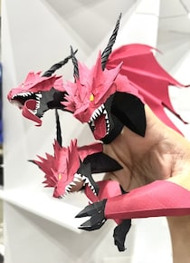 「手がドラゴンになるよ」龍好き作家による“遊べるペーパークラフト”