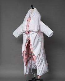 布団に入ったまま1日過ごしたい！夢のアイテム「お布団ダウンジャケット」が欲しすぎる