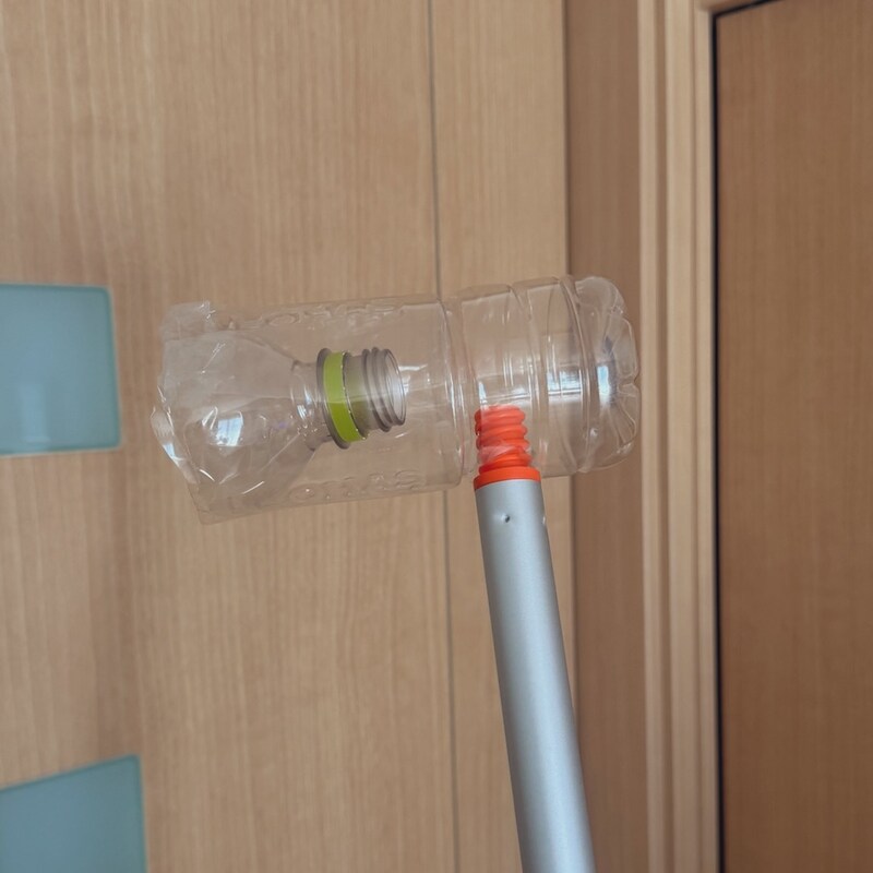 1人暮らしの救世主?Xユーザー考案「手作り虫捕獲器」が助かる