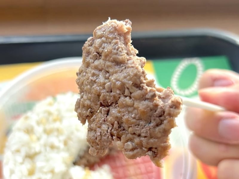 シンプルな味付けのビーフパティ