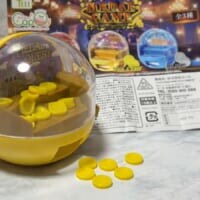 卓上でメダルゲームが遊べる！？カプセルトイ「LUCKYメダルゲーム」で遊んでみた
