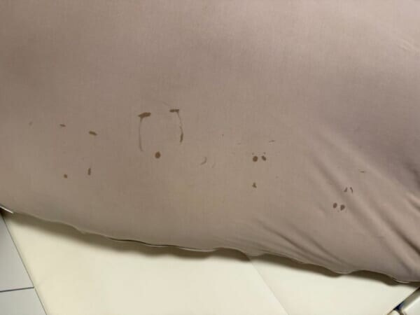 魚拓ならぬ「泣き拓」？イヤイヤ期の2歳児がヨギボーに残した跡に癒やされる人続出