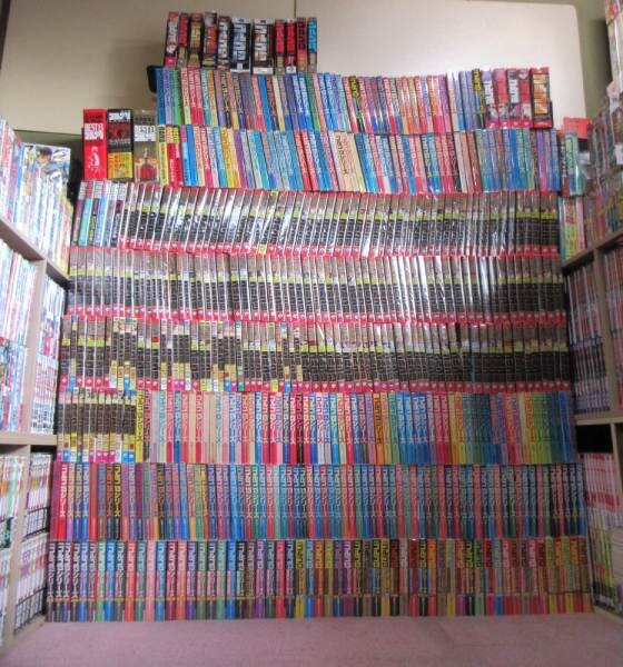 全巻でも足りない? 「ゴルゴ13」500冊超を所有するコレクター現る