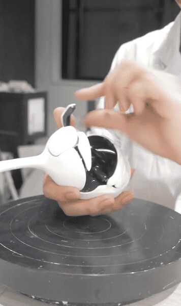 足を折りたたんでいく