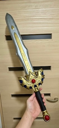 ドラクエ好きの甥っ子へ　造形作家が贈った本気の「ロトの剣」