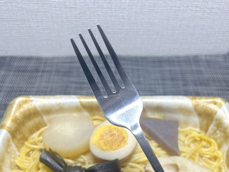 フォークで食べる