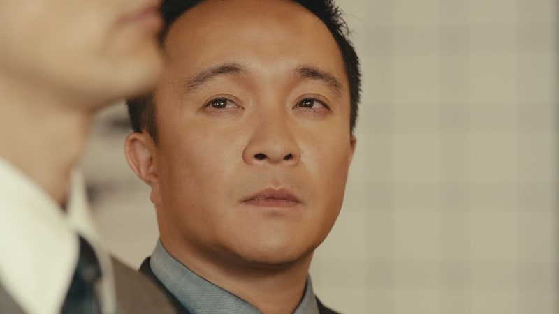 先輩をいじる後輩役・濱田岳さん