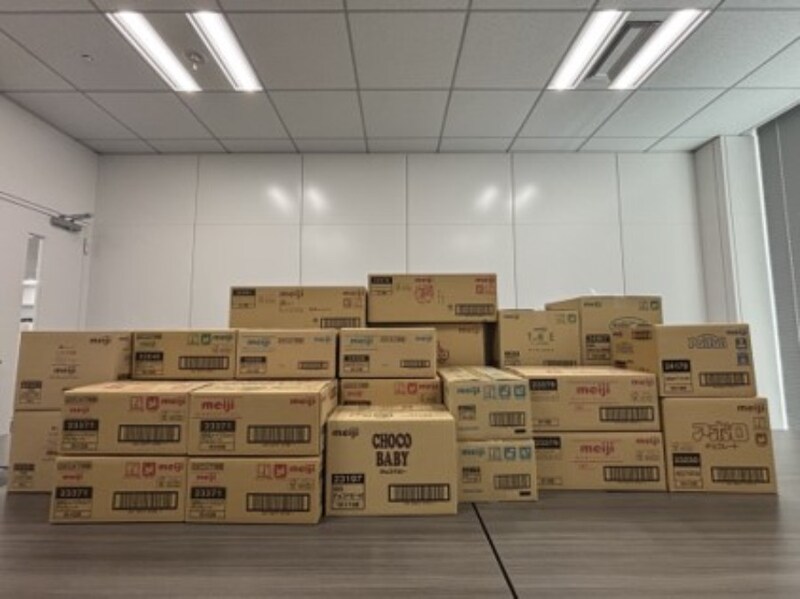 もはやお菓子作りというより、建築現場の搬入