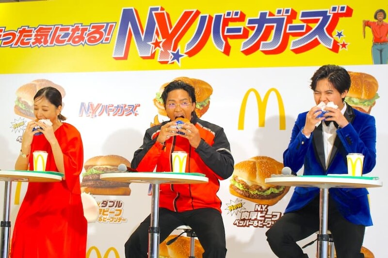 「N.Y.ダブル肉厚ビーフ ペッパー＆ビーフソテー」を全員で実食