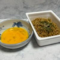 鳥羽周作シェフおすすめの「ペヤング」アレンジを実践　溶き卵につけるだけで劇的変化が！？