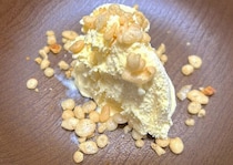 天かす×アイスがSNSで話題　オタフク公式「天華アイス」を試したら“追い天かす”していた