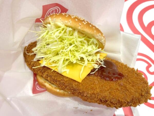 デッッッカ!ドムドム新作「わんぱくメンチカツバーガー」驚異の21cmカツでわんぱくしてきた