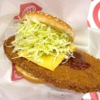 デッッッカ！ドムドム新作「わんぱくメンチカツバーガー」驚異の21cmカツでわんぱくしてきた