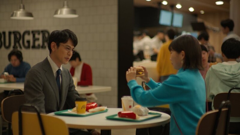 妻夫木さん演じる兄と、伊藤さん演じる妹がマクドナルドに来店