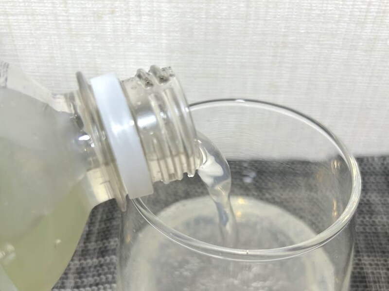 グラスに注ぐ