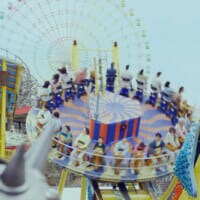 またひらパーがやった　岡田准一が“見切れる”新CM、完成度の高い狂気に震える