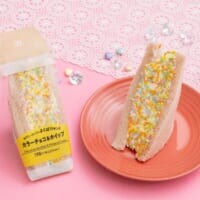 セブン新作は「カラーチョコ＆ホイップサンド」　テスト販売でバズった商品を全国発売