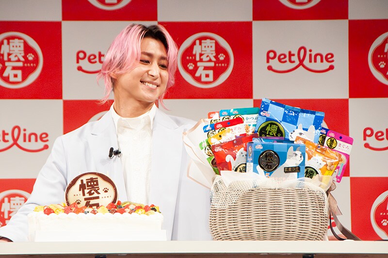 愛猫のツナくん・シャチくんへの誕生日サプライズを喜ぶSnow Man 佐久間大介さん