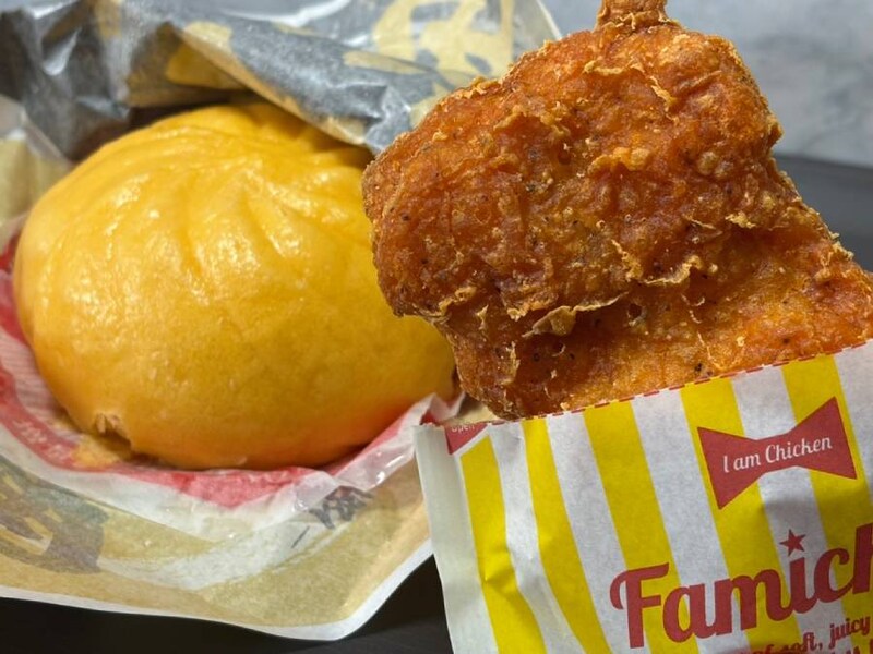 「ピザまん」2個と「スパイシーチキン」1個を購入