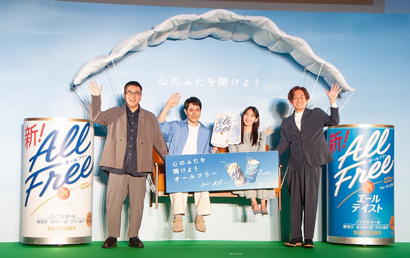 松山ケンイチさん、白石聖さん、なすなかにしの2人