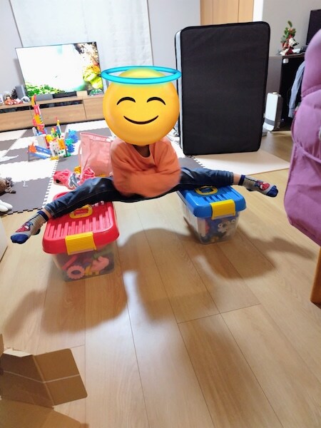 5歳児が範馬勇次郎を完全再現　180度開脚に「背中に鬼いませんか？」