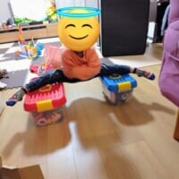 5歳児が範馬勇次郎を完全再現　180度開脚に「背中に鬼いませんか？」