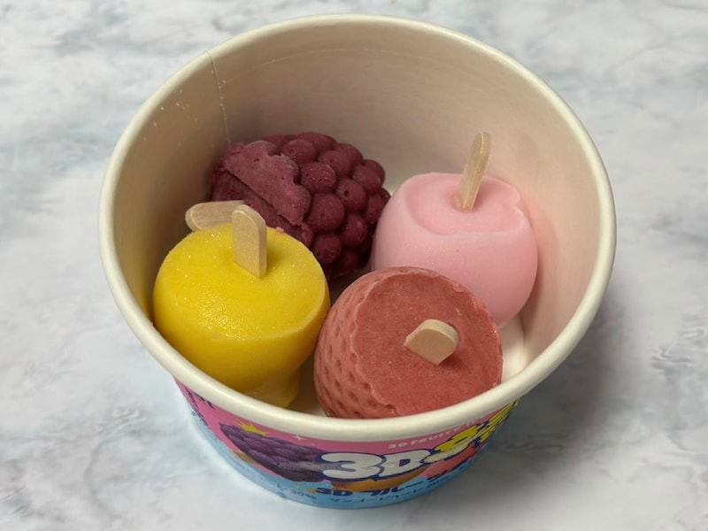ふたを開けてみると、中にはコロンとしたフルーツアイスたちが