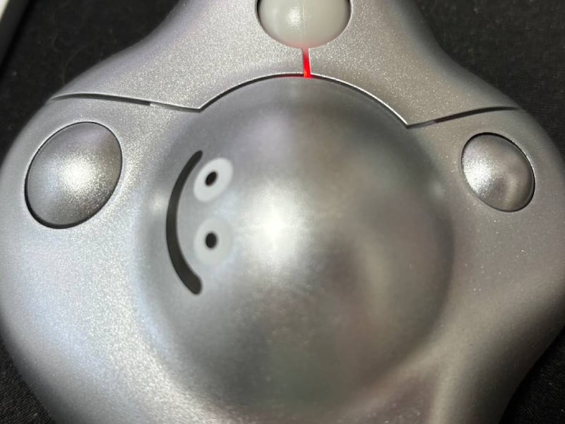 側面に「戻る・進む」ボタンまでしっかりと搭載