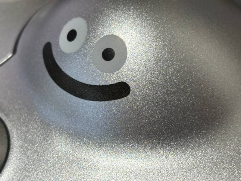 表面の光沢感も、作中のメタリックなイメージを見事に再現