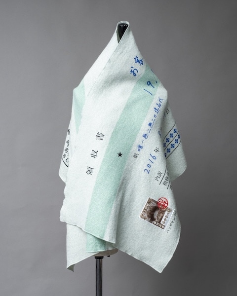 経費で落ちますか？ぜひとも埋もれてみたい「領収書マフラー」が話題