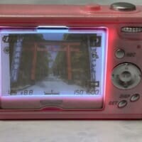 シャッターを押すと写真が現れる　カプセルトイ「デジタルカメラフォトフレームマスコット」使ってみた