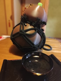 「無いなら作る」の精神　現代武者の悩みを解決する「瓢箪型ペットボトルホルダー」が商品化されるまで