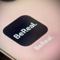 「BeRealテロ」と呼ばれる情報漏えい問題　銀行事案で見えた“2分投稿”の落とし穴