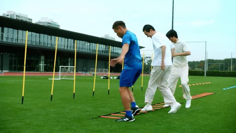 長友選手とともに練習に励む