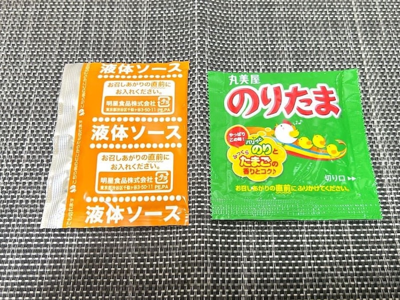 「液体ソース」と「ふりかけ（のりたま）」