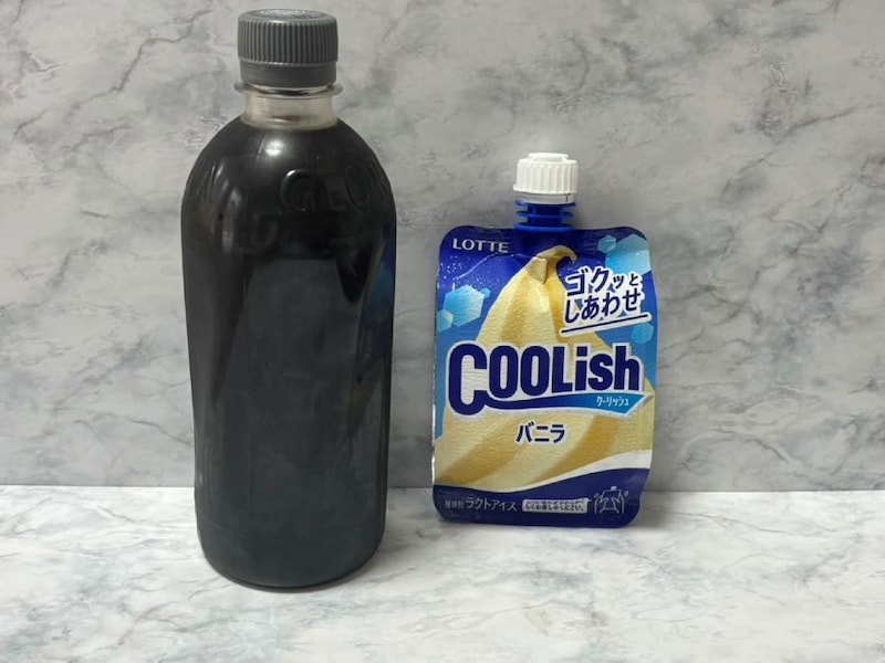 ペットボトルのコーヒーとクーリッシュ