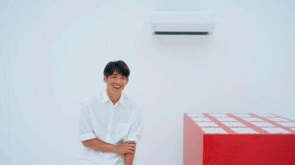 反町隆史、ティッシュ実験で「え……？」　東芝エアコン新CM公開