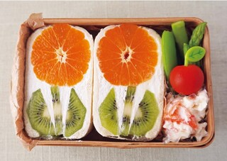 歓声が上がること間違いなし！「お花みたいなフルーツサンド」の作り方【キャラ弁】