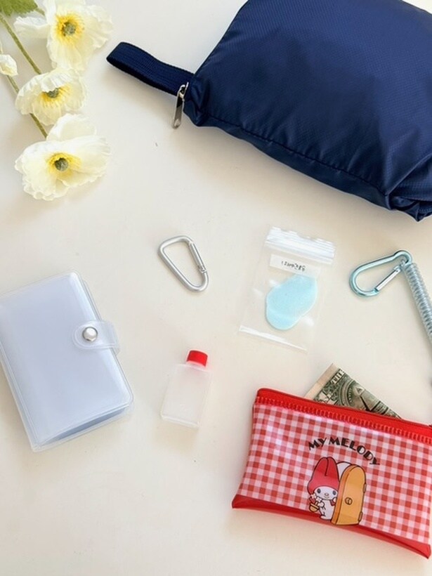 【100円ショップでそろう!】荷物がコンパクトになる裏ワザアイテムで旅行が身軽に!