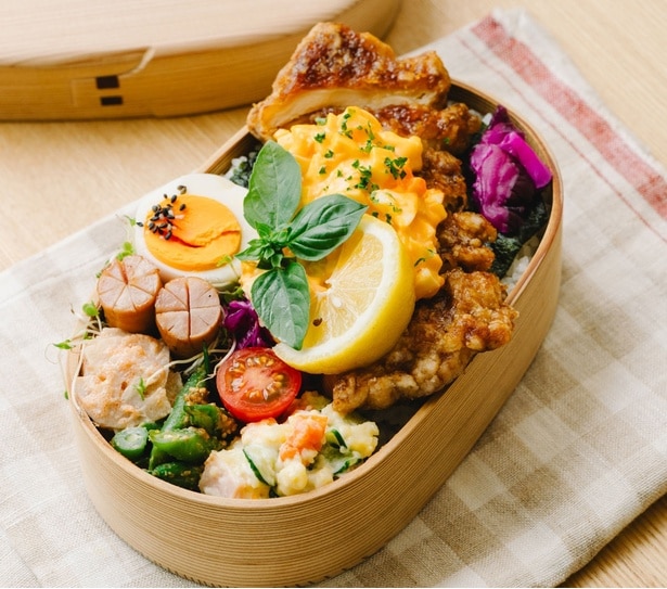 ご飯の上にドーン！ 甘辛ダレでご飯がすすむ「チキン南蛮」