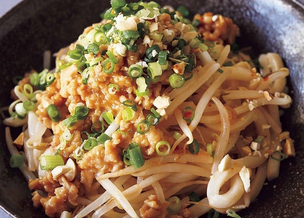 もやしの汁なし担担うどん(料理・井澤由美子、撮影・澤木央子)