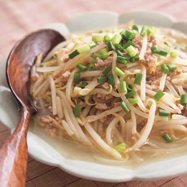 あっさりなのに奥深い。スープごとご飯や麺にかけても◎「もやしの塩そぼろ煮」