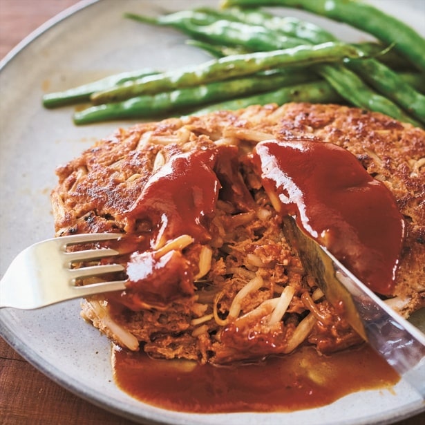 もやしがたねにもつなぎにもなって、おいしさ倍増!「もやしたっぷりバーグ」