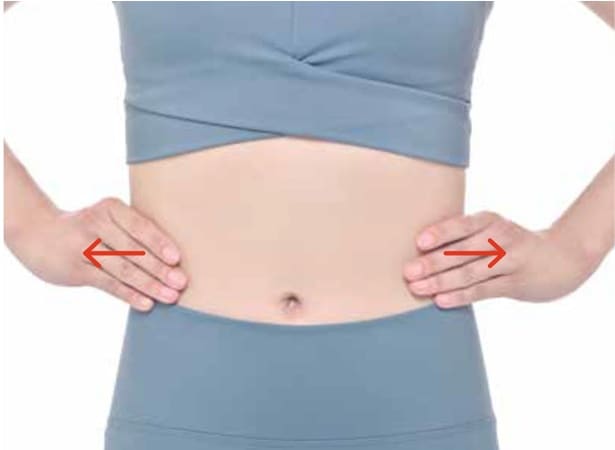 おなかのぜい肉や浮き輪肉に指リンパ!皮膚をやさしく寄せて戻す