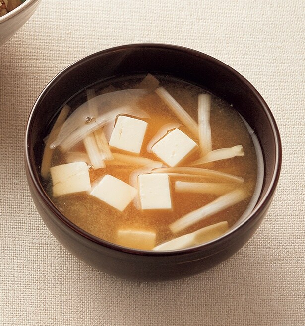 長ねぎとつるんと豆腐のシンプルなみそ汁