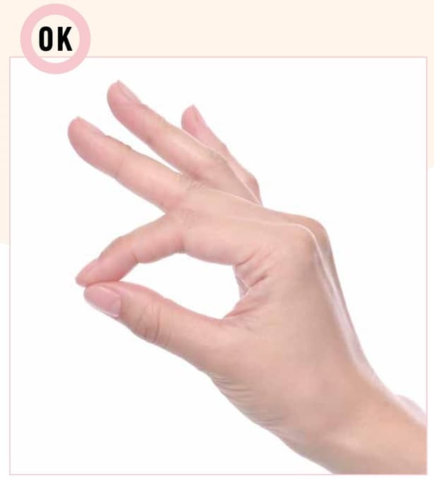 親指と人さし指の腹で皮膚に触れるのが基本です